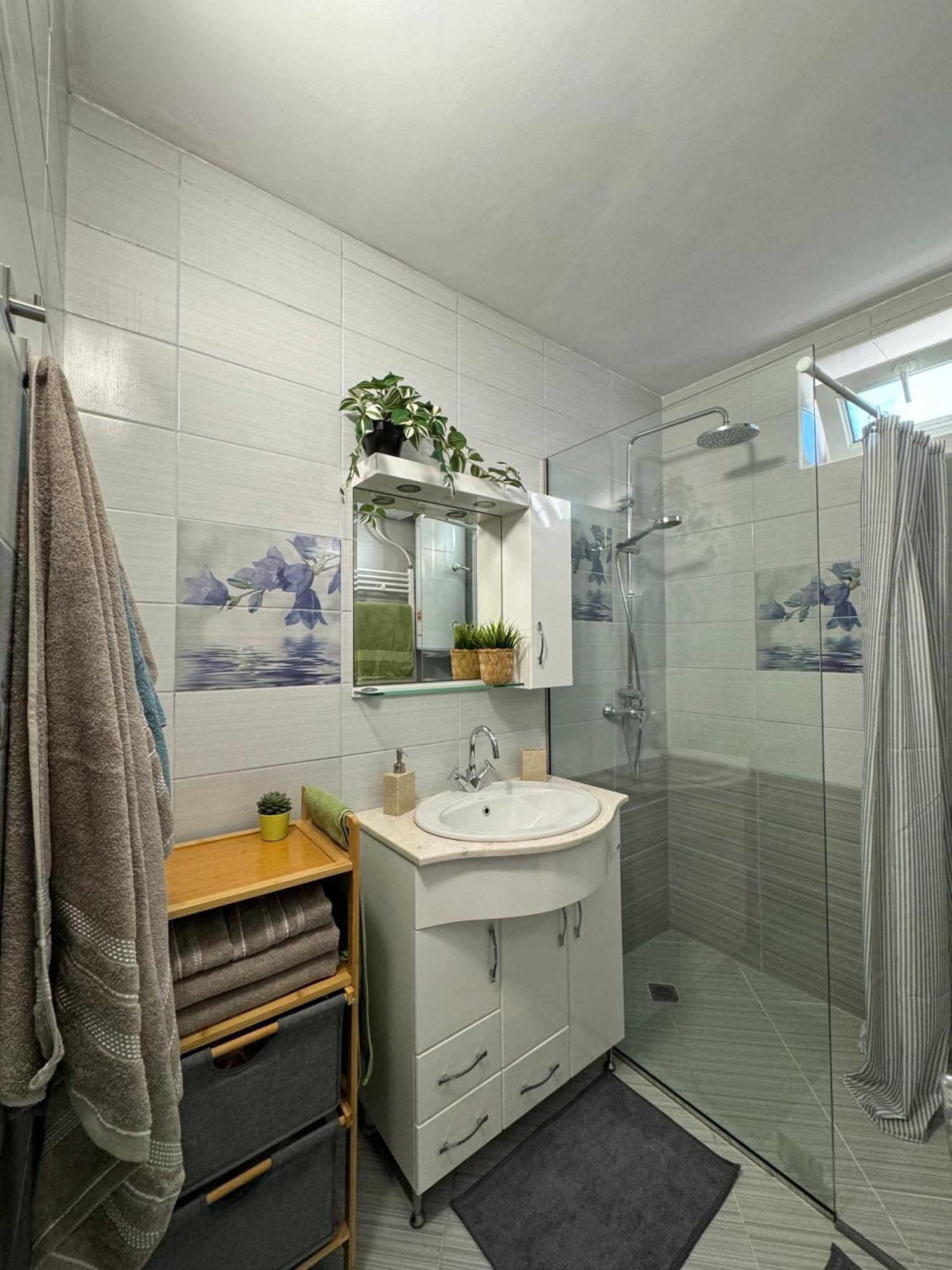 Kakavanen'S Sea View Apartment Baltjik Exteriör bild