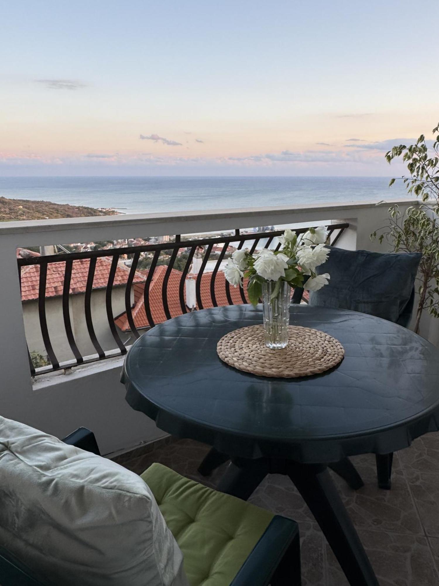 Kakavanen'S Sea View Apartment Baltjik Exteriör bild