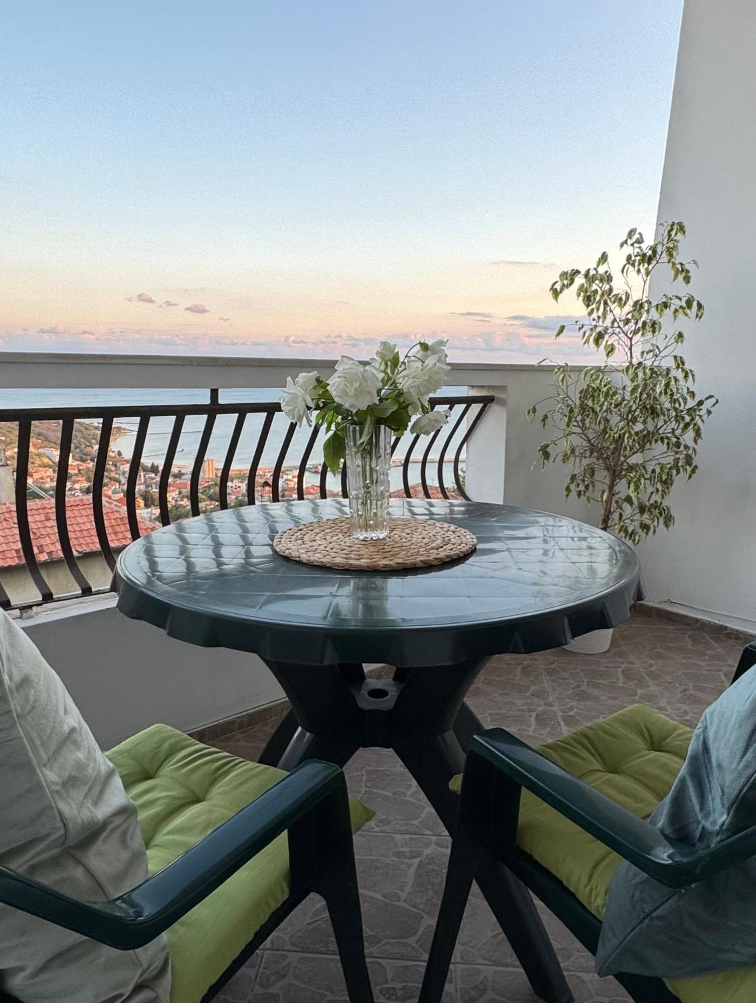 Kakavanen'S Sea View Apartment Baltjik Exteriör bild